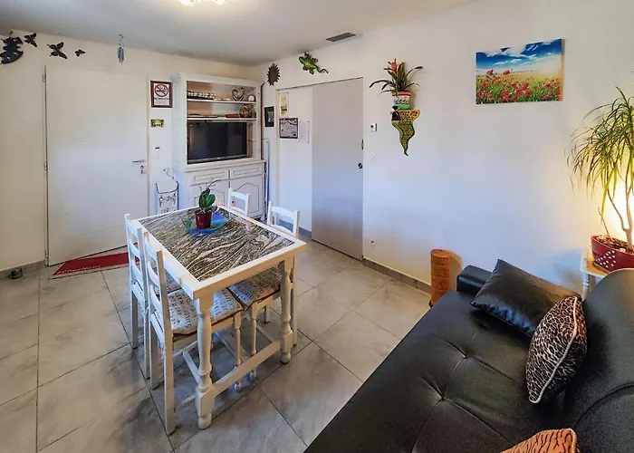 1 Bedroom Gorgeous In Σπίτι διακοπών *